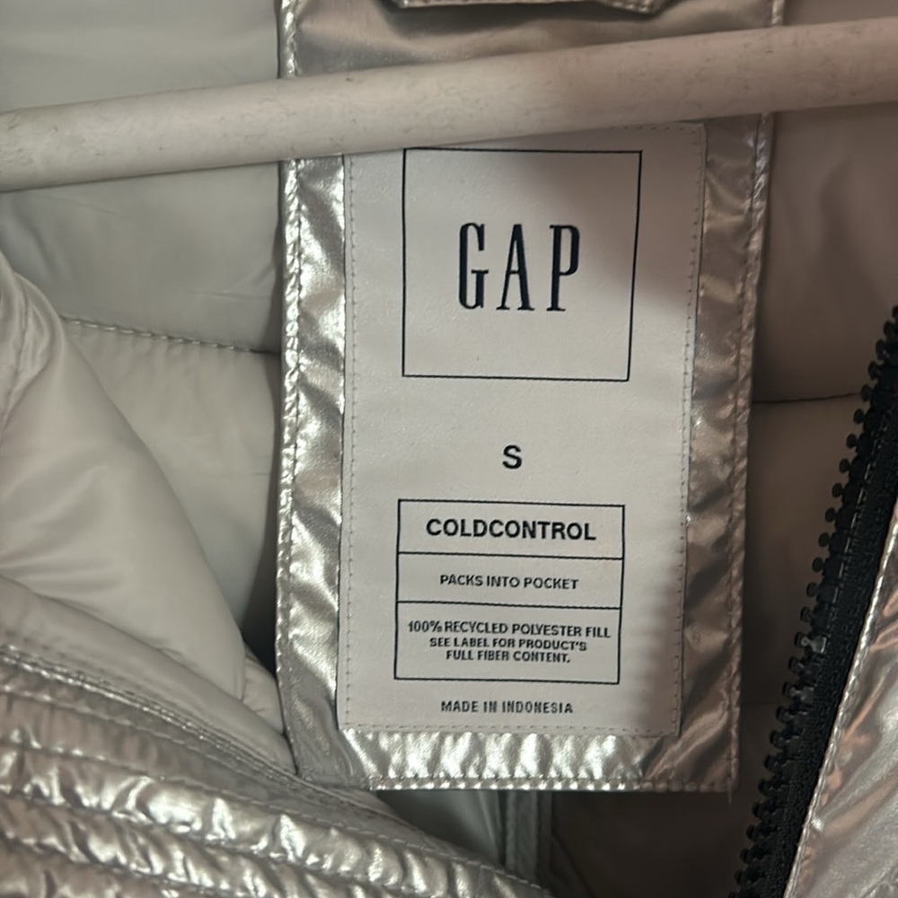 Gap Puffer Jacket - image 4